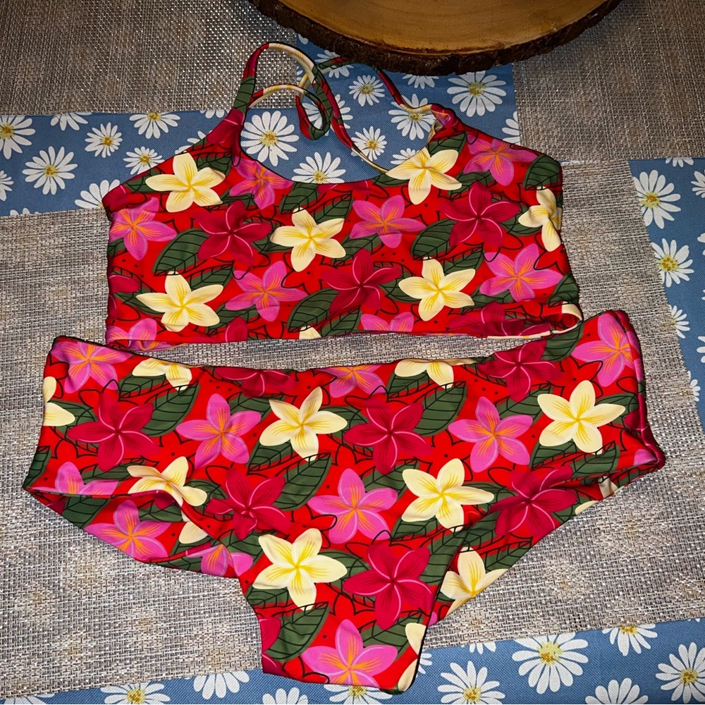 EUC Fused Hawaii Bikini